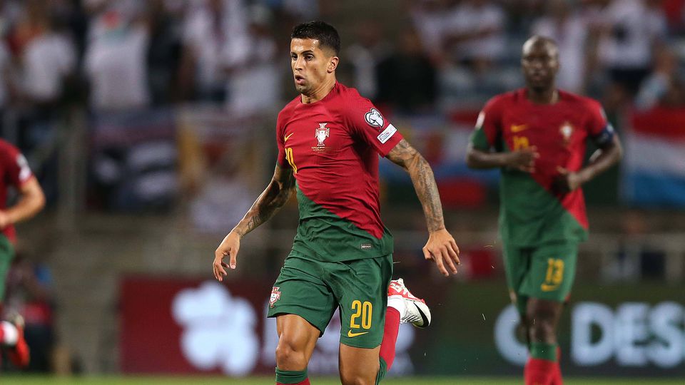 João Cancelo: «Xavi dá-me liberdade e gosto disso»