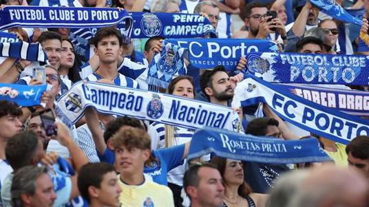 FC Porto multado por cânticos anti-Benfica