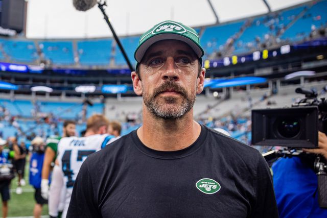 Aaron Rodgers lesiona-se na estreia e… acaba a época