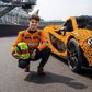 Lando Norris conduz McLaren feito de Lego