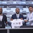 Corinthians apresenta Depay e... engana-se na duração do contrato
