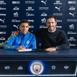 Rico Lewis e Hugo Viana - Foto: Manchester City