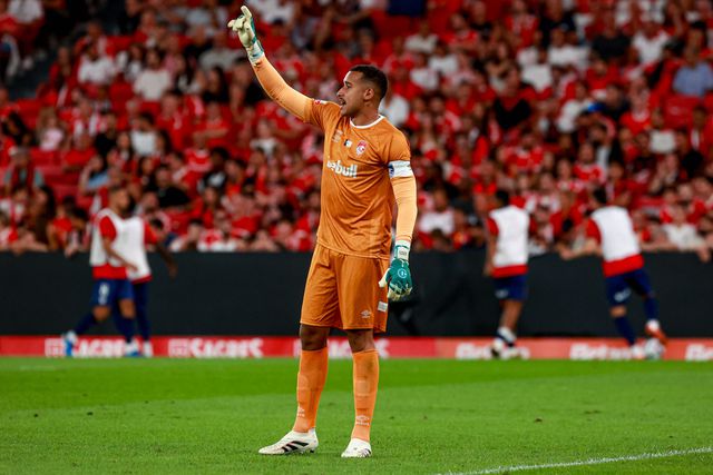 Gabriel Batista a crescer até ao ataque (as notas do Santa Clara)