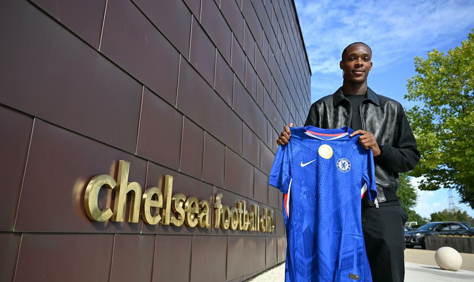 Emanuel Emegha assinou pelo Chelsea