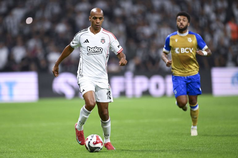 João Mário trocou o Benfica pelo Besiktas em 2024/2025. Nesta janela de mercado rumou ao AEK