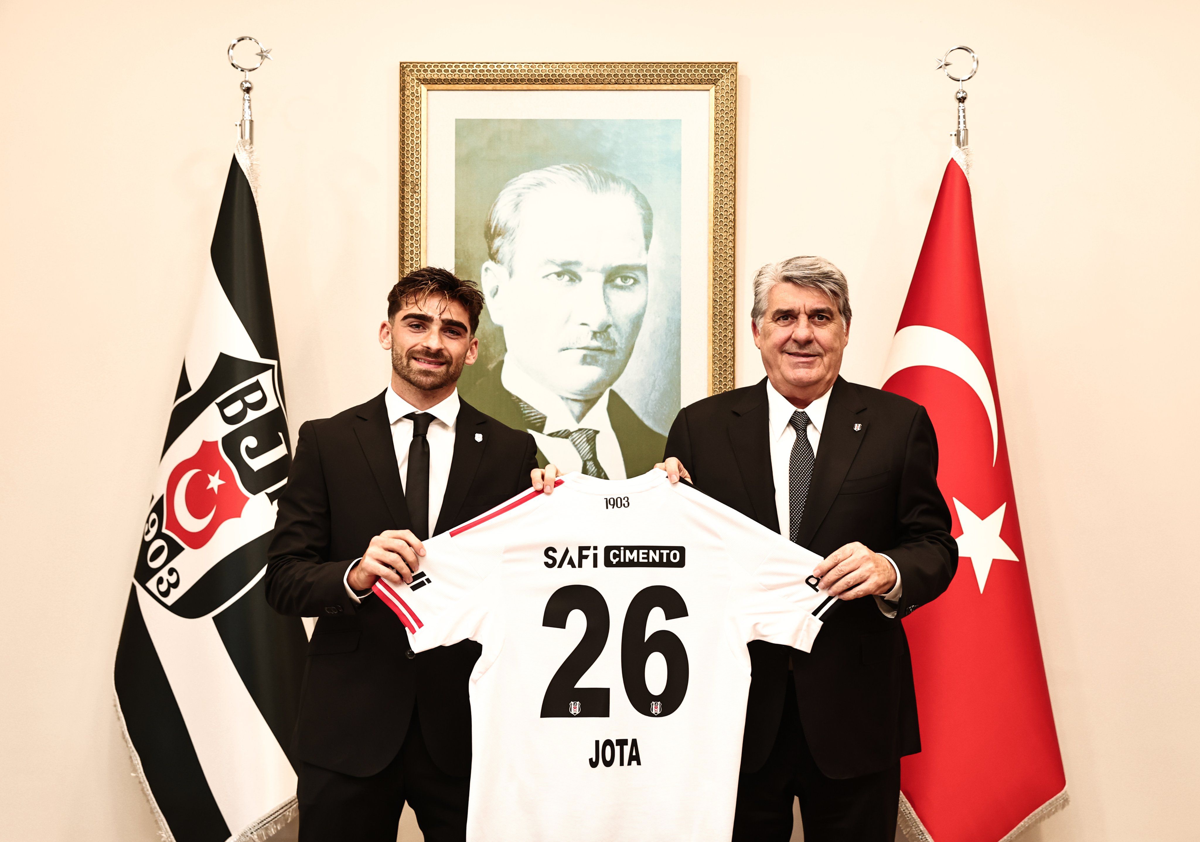 Jota Silva oficializado como reforço do Besiktas após falhada a mudança para o Sporting. Foto: Besiktas