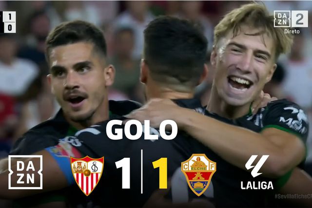 André Silva aplica a 'lei do ex' para os males do Sevilha (vídeo)