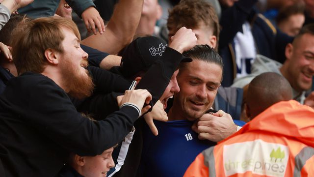 Grealish a festejar com os adeptos