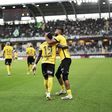 Abdoulie Manneh festeja golo do Mjällby ao Gais para a liga sueca