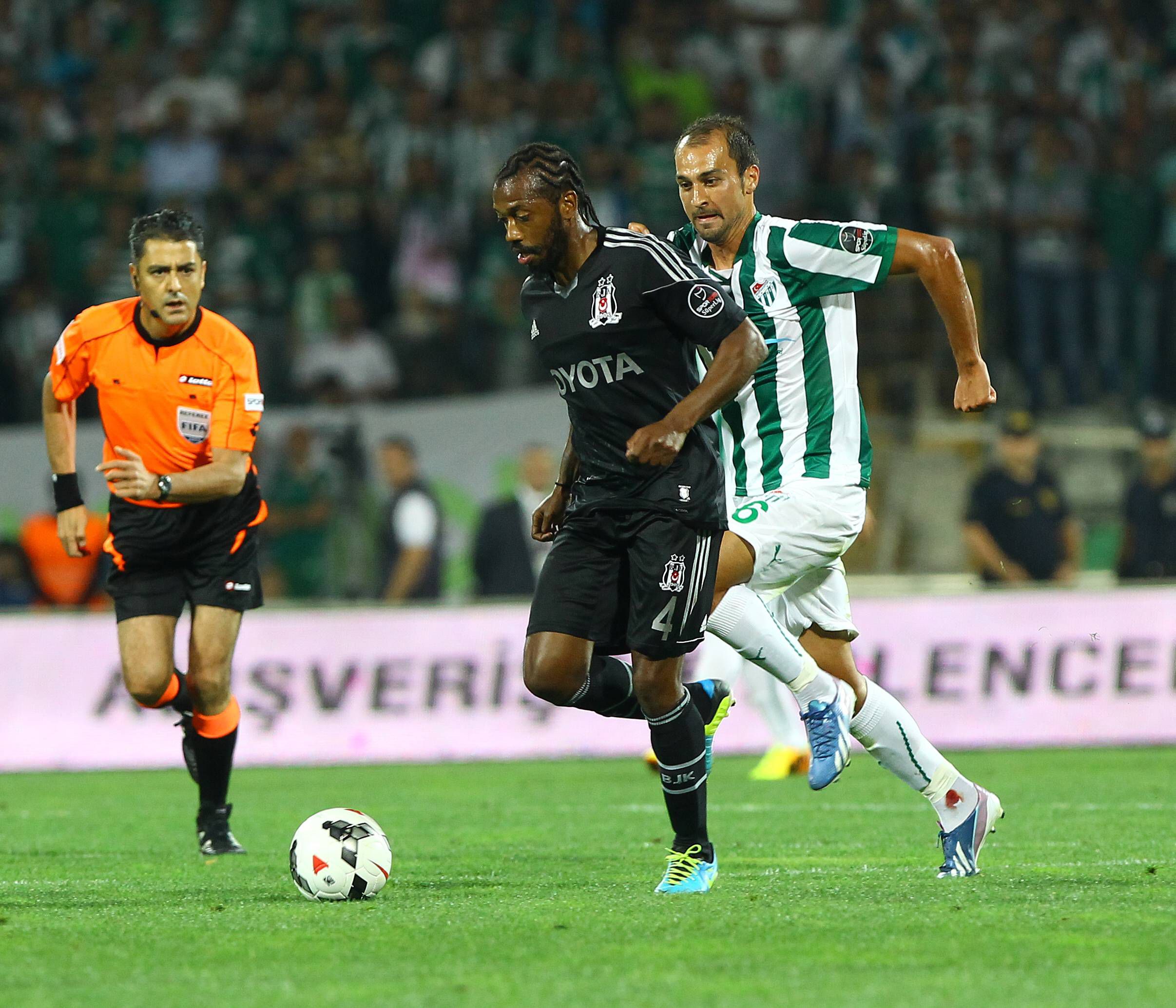 Manuel Fernandes representou o Besiktas entre 2010/2011, cedido pelo Valência, e 2013/2014