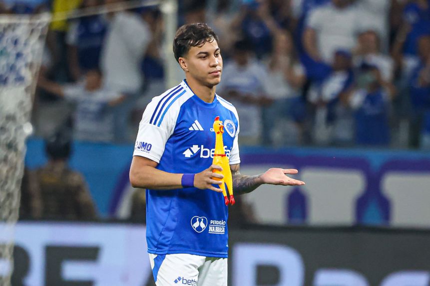 Kaio Jorge bisou e provocou rival