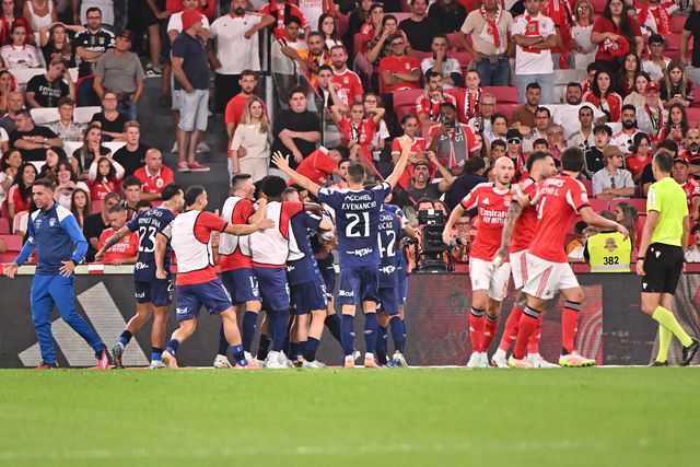 A vida e o futebol são assim, caro Nico... (as notas do Benfica)