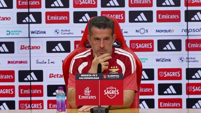 Marco Silva diz que tem várias opções para a lateral-direita
