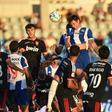 Dragões apontam o dedo a José Bessa e respetiva equipa de arbitragem — Foto: SÉRGIO MIGUEL SANTOS