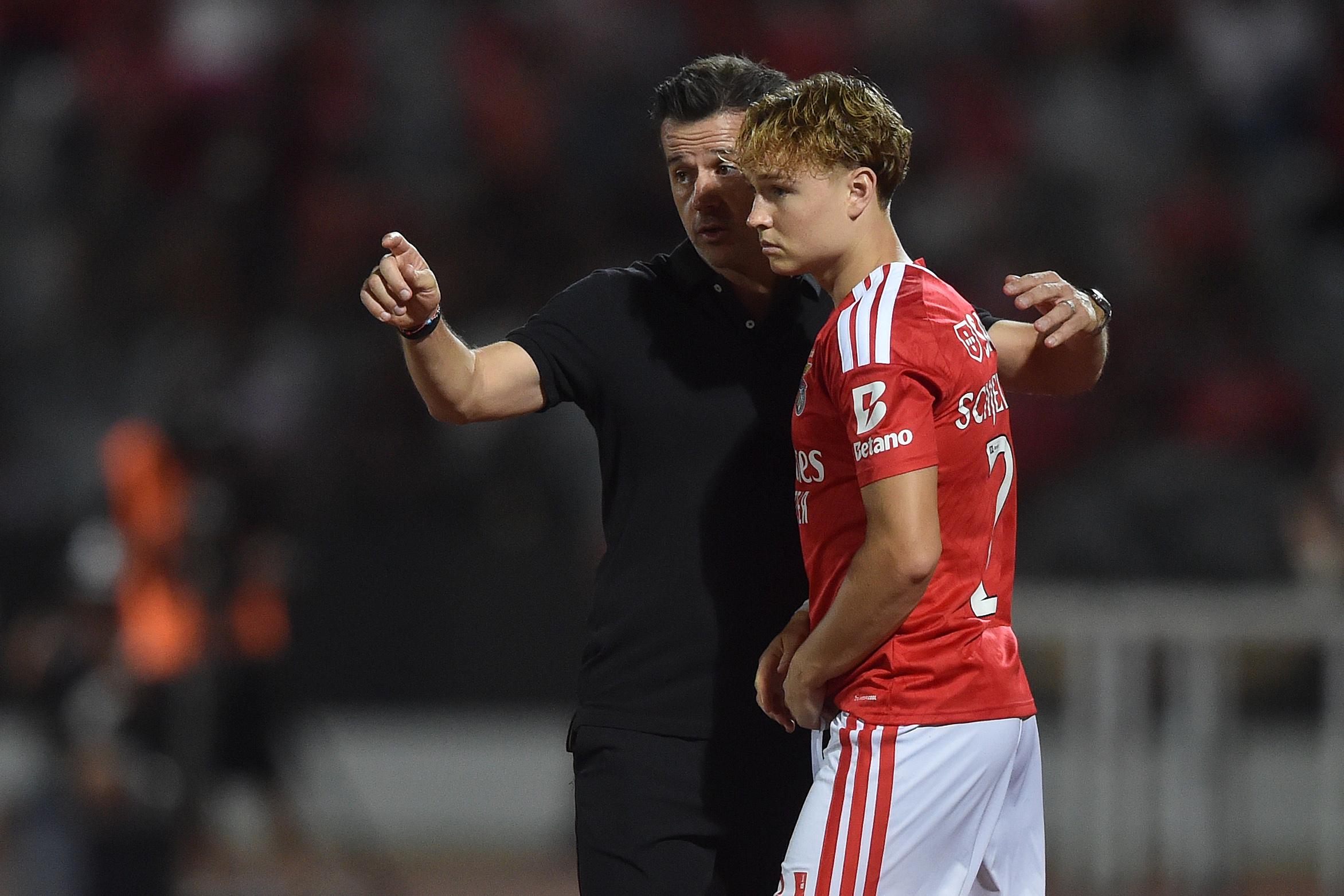 Marco Silva e Andreas Schjelderup, respetivamente treinador e extremo do Benfica (foto: Miguel Nunes)