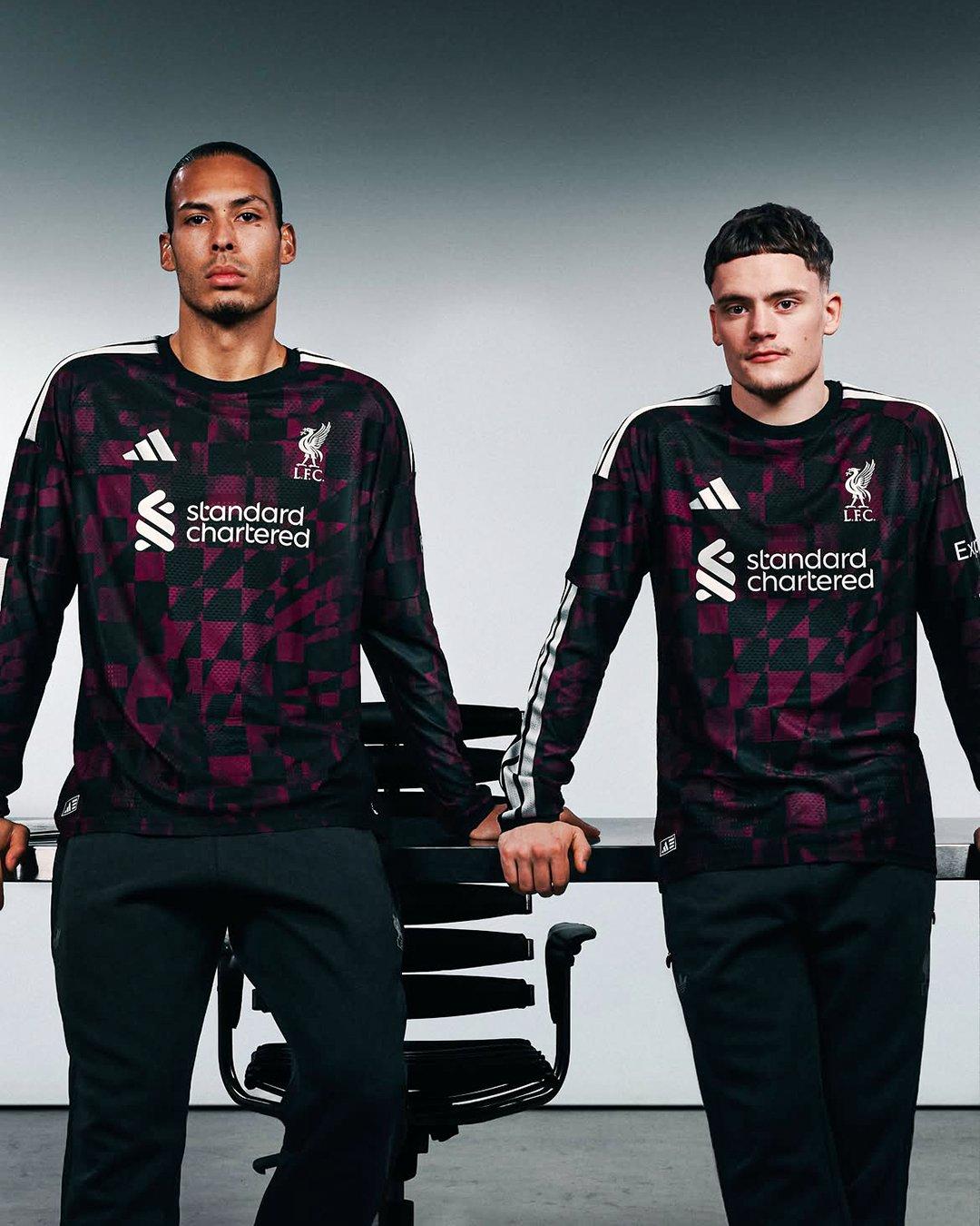 Liverpool (terceira camisola)
