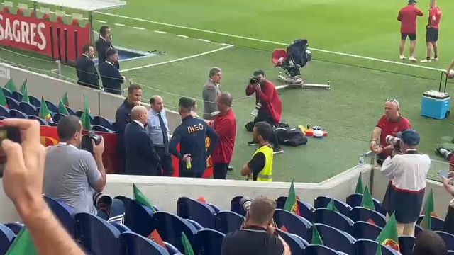 Pinto da Costa e Luís Gonçalves receberam Seleção no Dragão com muitos abraços e sorrisos