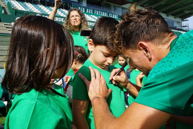 Crianças de Jardim de Infância 'invadem' treino do Rio Ave
