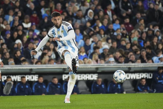 Otamendi marca belo golo pela Argentina (vídeo)