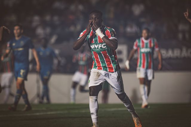 Destaques E. Amadora: Regis valeu ponto com uma bomba