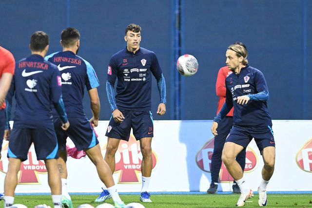 Internacionais do Benfica em ação: Musa titular no Croácia-Turquia (Kokçu no banco)