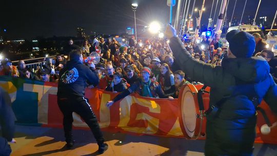 «É Portugal!»: muita festa no caminho dos adeptos portugueses até ao Estádio Nacional de Varsóvia