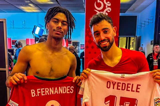 Bruno Fernandes trocou de camisola com Maxi Oyedele