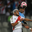 Maxi Araújo titular na derrota do Uruguai com o Peru