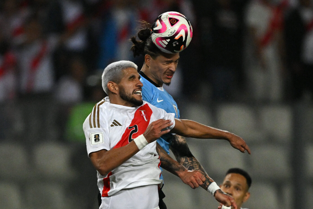 Maxi Araújo titular na derrota do Uruguai com o Peru