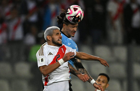 Maxi Araújo titular na derrota do Uruguai com o Peru