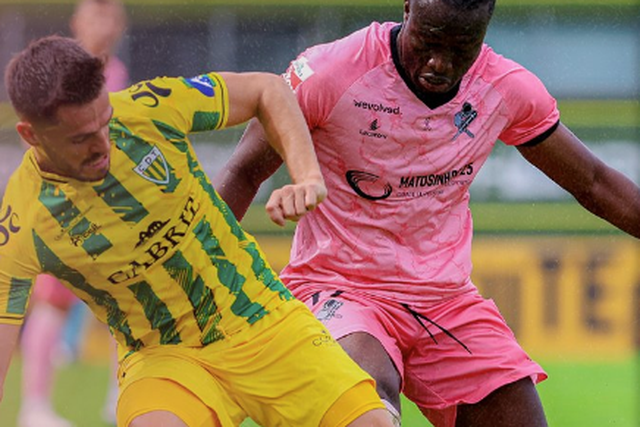 Tondela dá a volta com penálti (e emoção) no 'prolongamento'