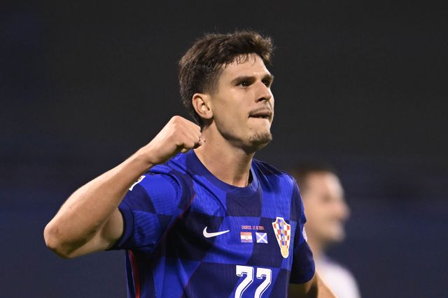 Croácia domina e resiste a susto para bater Escócia