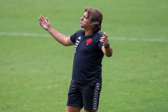 Sá Pinto, Dorival Júnior e não só: contrato expõe dívidas do Vasco da Gama