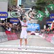 Tadej Pogacar vence 'monumento' e continua a reescrever história no ciclismo