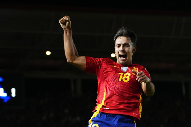 Tanto bateu, até que furou: pressão espanhola vale vitória frente à Dinamarca de Hjulmand e Bah