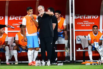 Bielsa quebra silêncio sobre críticas de Luis Suárez