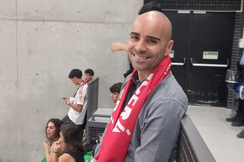 João Diogo Manteigas na bancada visitante do Pavilhão João Rocha - Foto: D.R.