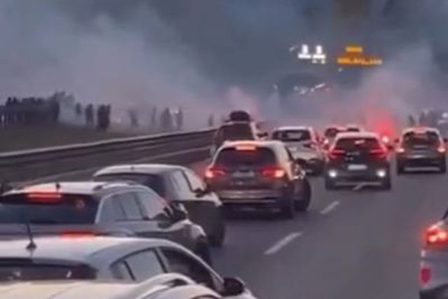 Itália: confronto entre claques rivais bloqueia autoestrada por várias horas