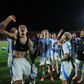 A festa da Argentina, com Prestianni ao centro - Foto X/Selección Argentina in English