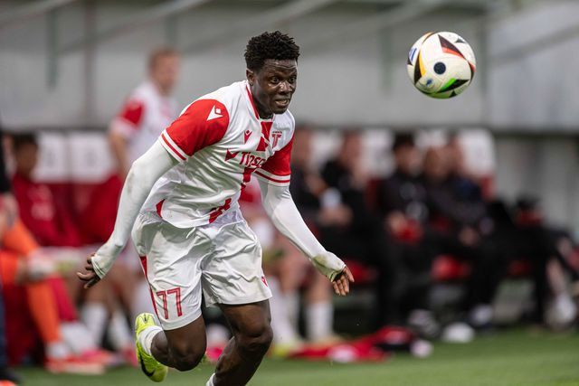 Sani Suleiman follows the ball during Nike liga match, AS Trencin - MFK Dukla Banska Bystrica , 25. april 2025, Stadium na Sihoti, Trencin, Slovakia Copyright: xMICHALxFAJT,ZOSPORTU.SKx FAJ_3334