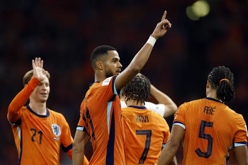 Holanda esmaga Finlândia! Escócia à espreita