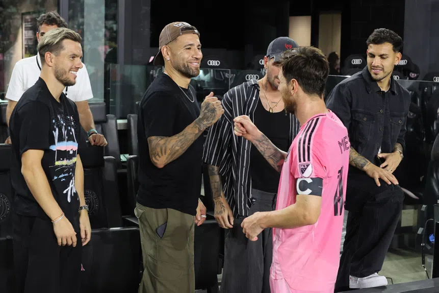 Messi acende Miami! Otamendi assiste no camarote