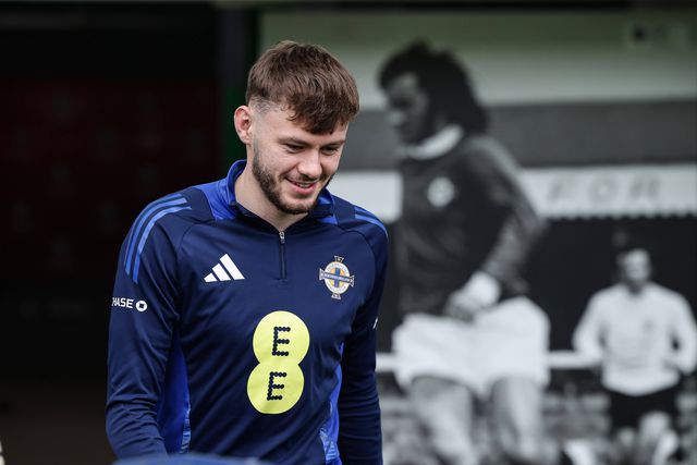 Jogador do Liverpool fora do jogo com a Alemanha