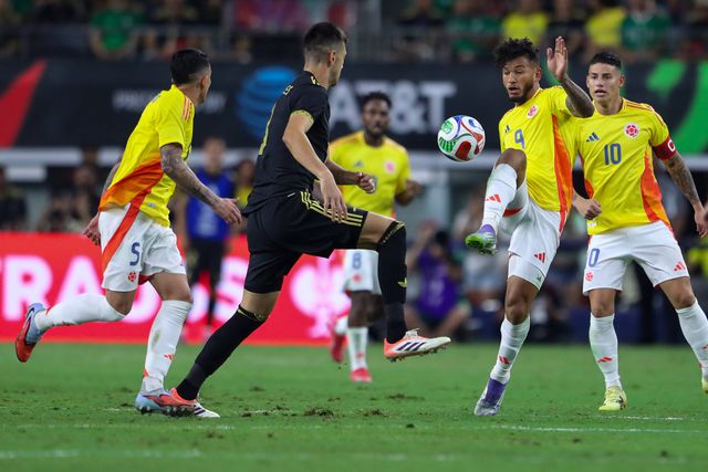 Luis Suárez foi titular no México-Colômbia e jogou 69 minutos