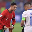 Cristiano Ronaldo e Kylian Mbappé no Portugal-França do Euro 2024, como capitães