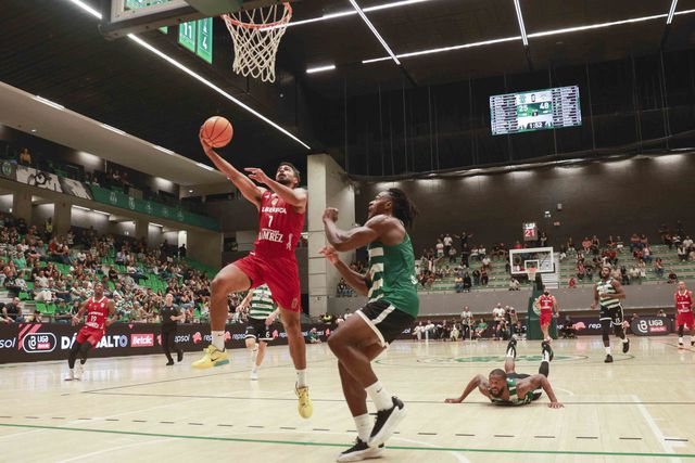 Benfica com centenário esmagador em Alvalade