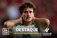 Era golo para Puskás, mas o árbitro apitou para o final... e instalou o caos