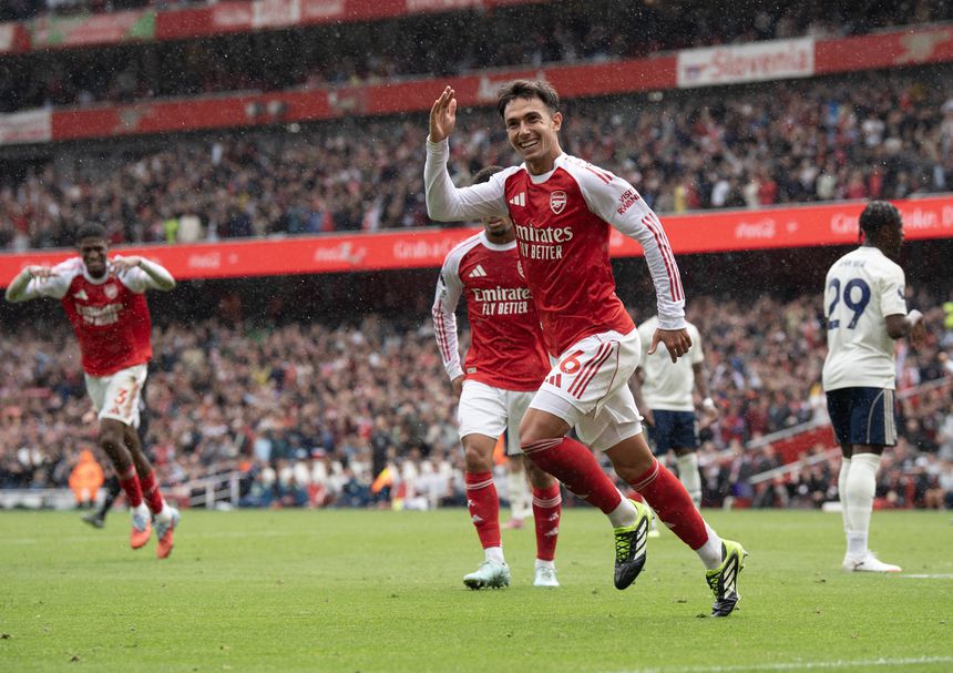 Zubimendi, jogador do Arsenal, a celebrar a estreia a marcar em Inglaterra