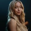 Imune às críticas, Sydney Sweeney volta a despir-se em campanha ousada (fotos)