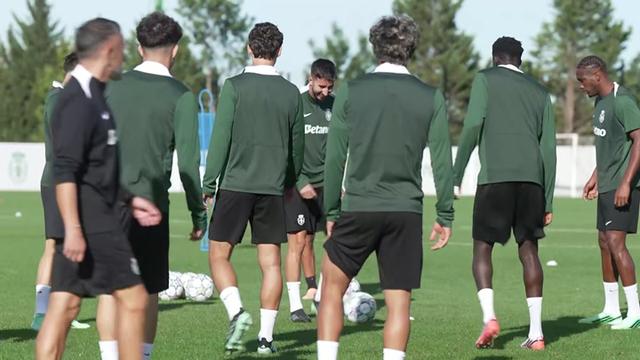 'Azia' de Quaresma arranca sorrisos no treino do Sporting